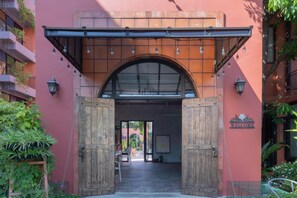 Property entrance - Baansuanprannok Hotel (Bangkok)