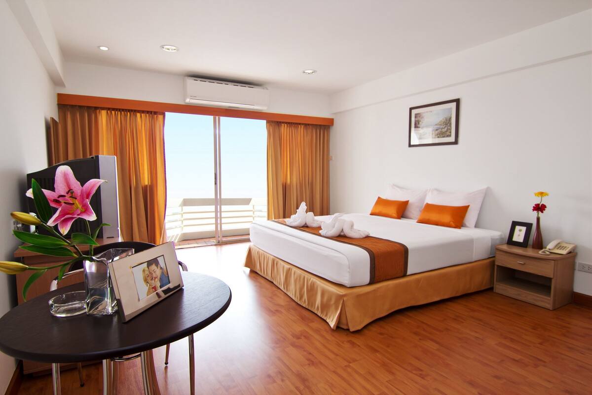 Standard Room Sea View | Escritorio, camas extra y wifi