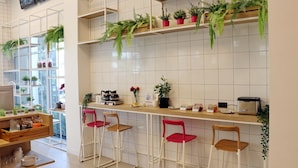 Fridge, microwave, electric kettle, cookware/dishes/utensils - Pxpress Hotel (Si Racha)