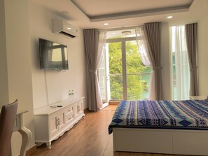 Studio Junior, 1 lit double, non-fumeur, vue sur la ville | Bureau, fer et planche à repasser, accès au Wi-Fi (inclus)
