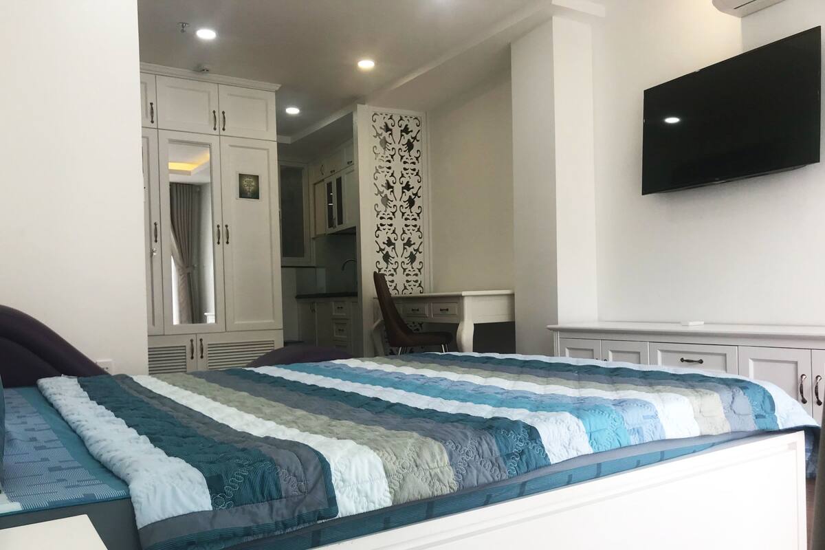 Estúdio luxo, 1 cama de casal, para não fumantes | Escrivaninha, ferros/tábuas de passar roupa, Wi-Fi de cortesia