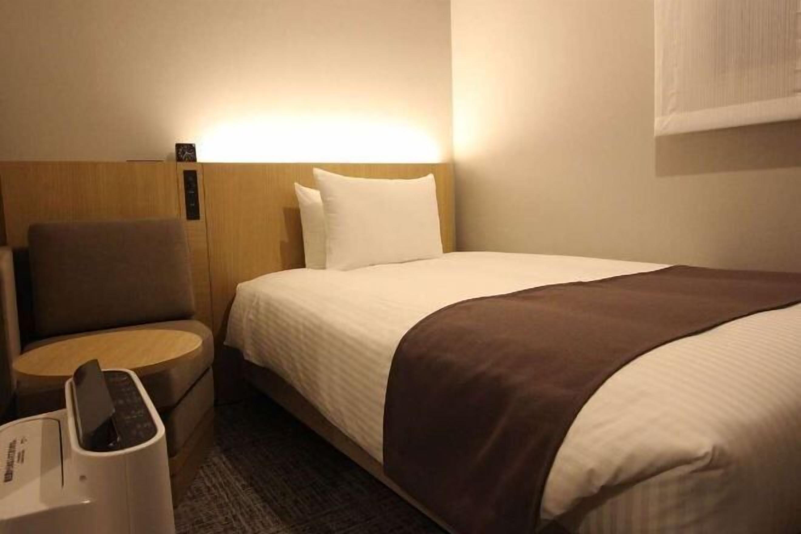 Een bureau, verduisterende gordijnen, geluiddichte muren, gratis wifi