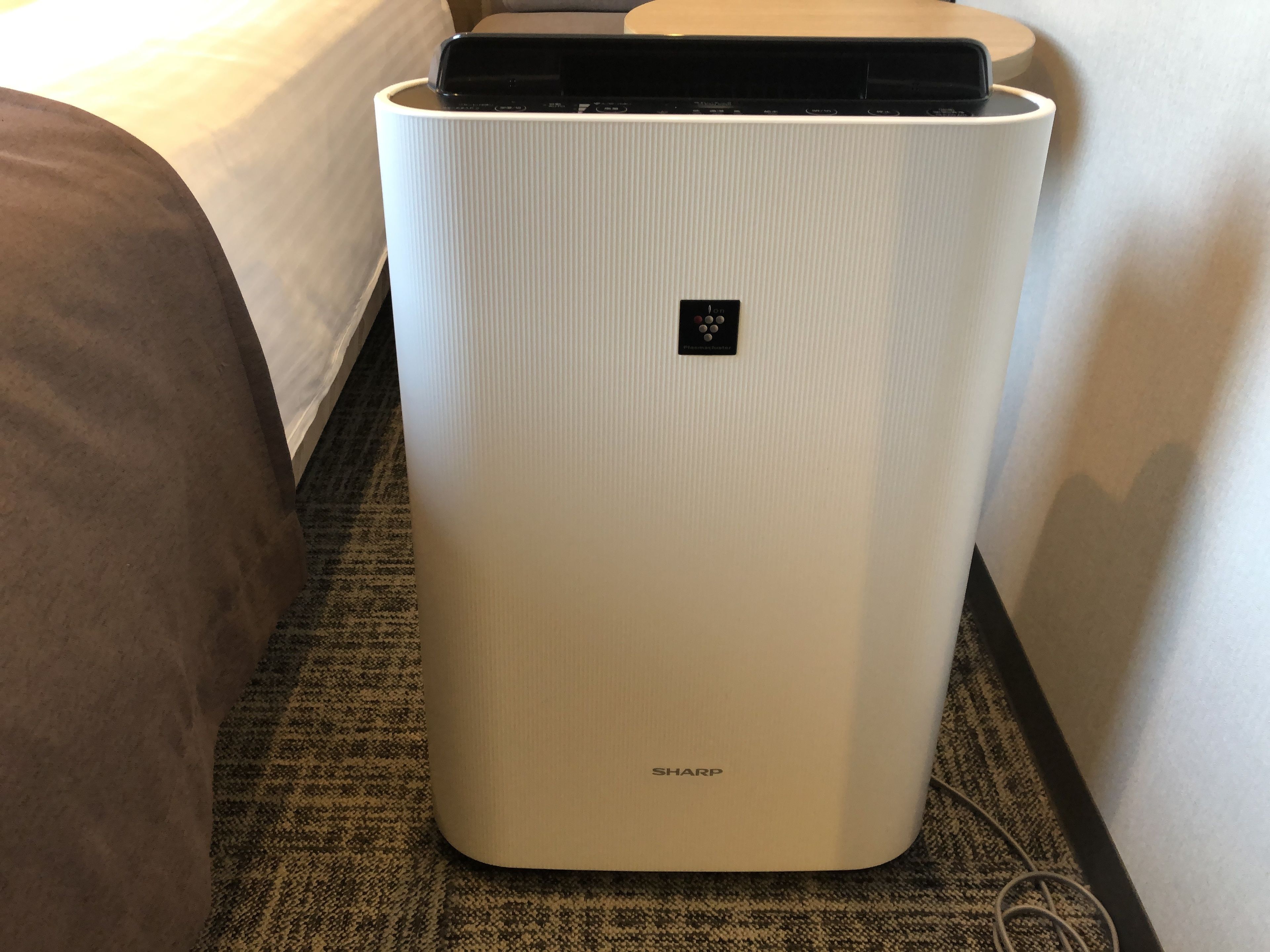 desk, blackout curtains, soundproofing, free wifi