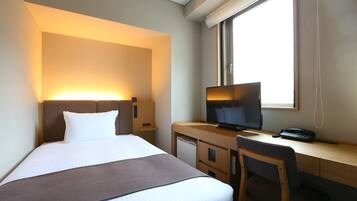 Desk, blackout drapes, soundproofing, free WiFi