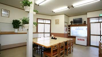 房內用餐