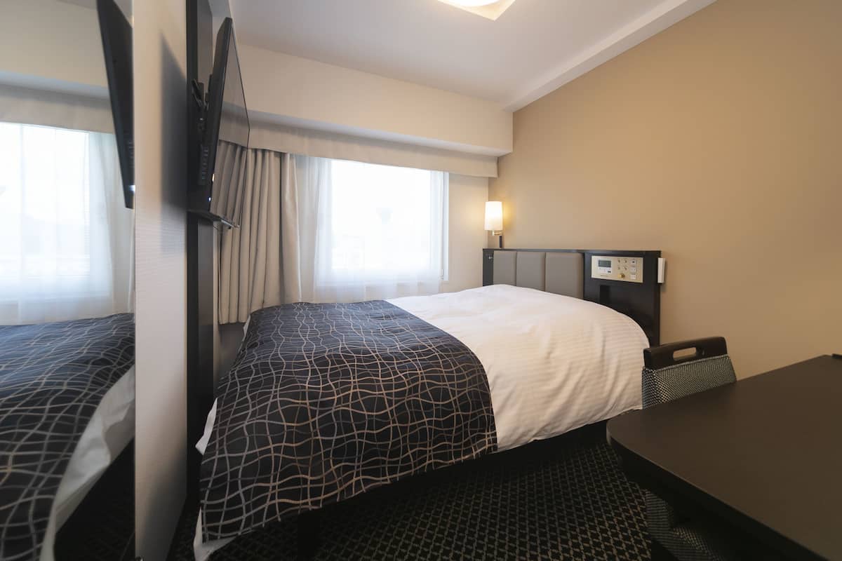 Desk, blackout curtains, free WiFi