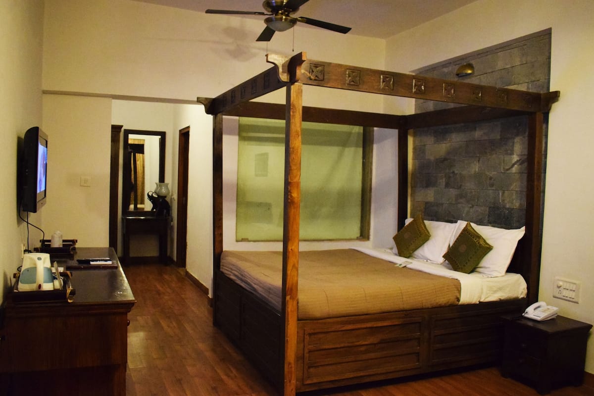 Executive King Room | 1 bedroom, premium bedding, in-room safe, desk