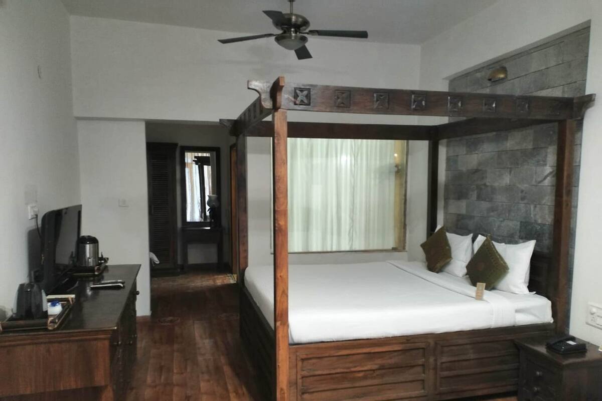 Luxury Spa Room | 1 bedroom, premium bedding, in-room safe, desk