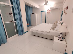 ห้องดีลักซ์, วิวทะเล | ตู้นิรภัยในห้องพัก, โต๊ะทำงาน, เตารีด/โต๊ะรีดผ้า, เตียงเสริม (ฟรี)