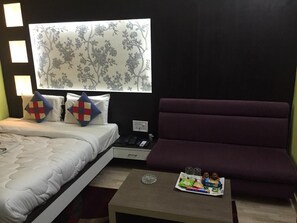Executive Room | Desk, soundproofing, free rollaway beds, bed sheets - Hotel Krishna (Lakhisarai)