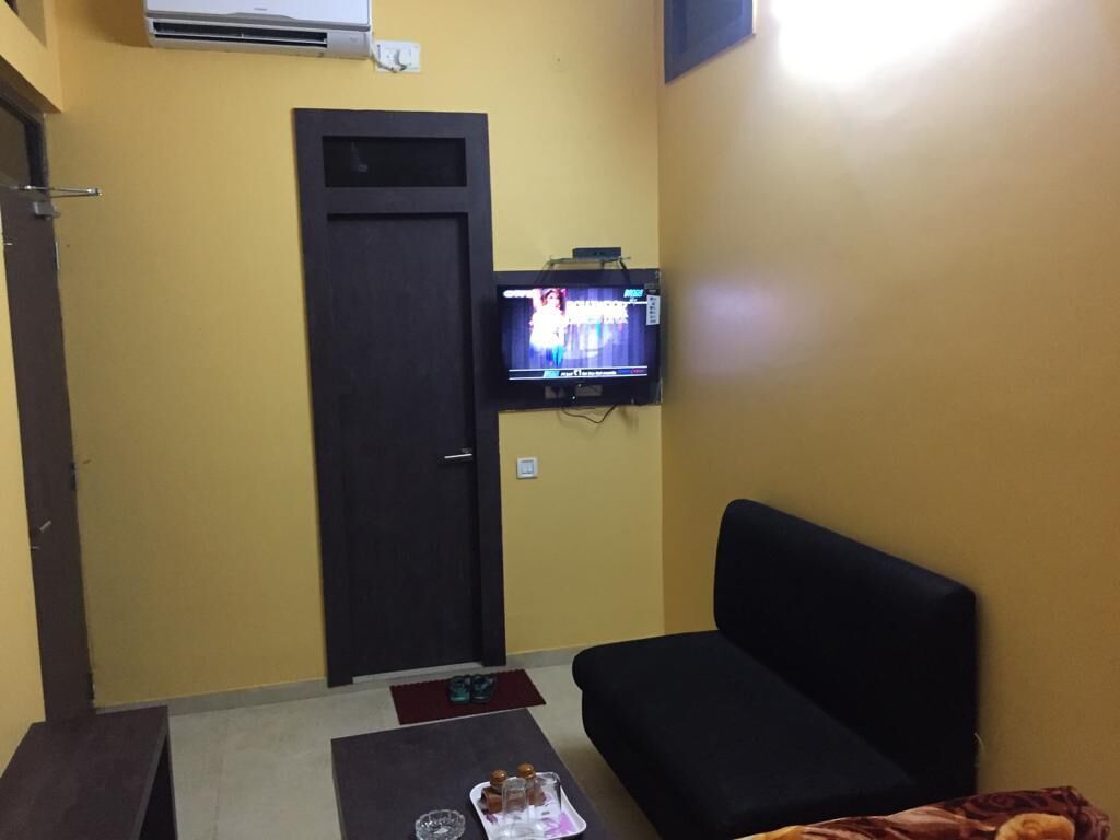 Economy Double Room, 1 Bedroom | Bathroom | Shower, free toiletries, towels, soap