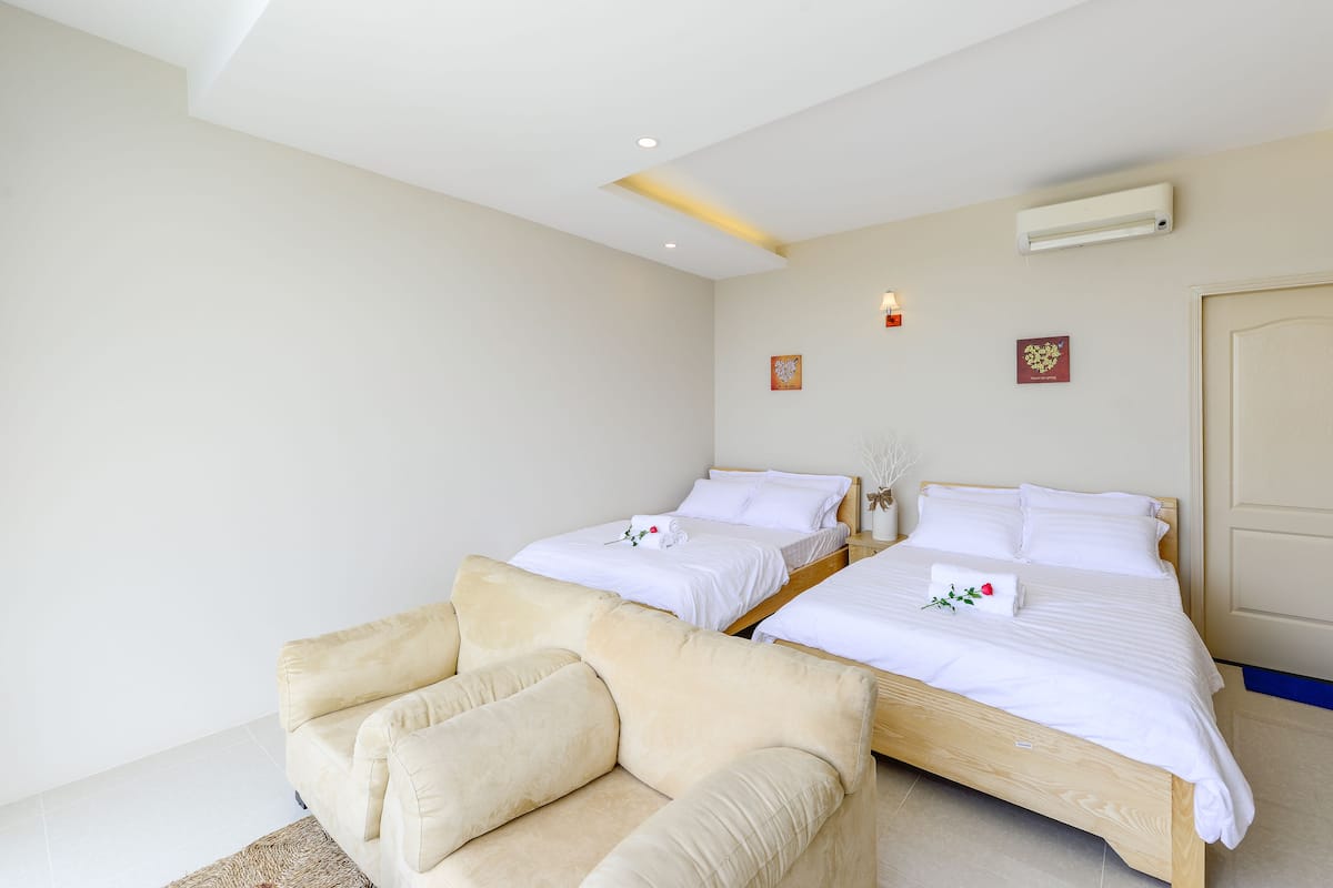 2 quartos, roupas de cama premium, escrivaninha