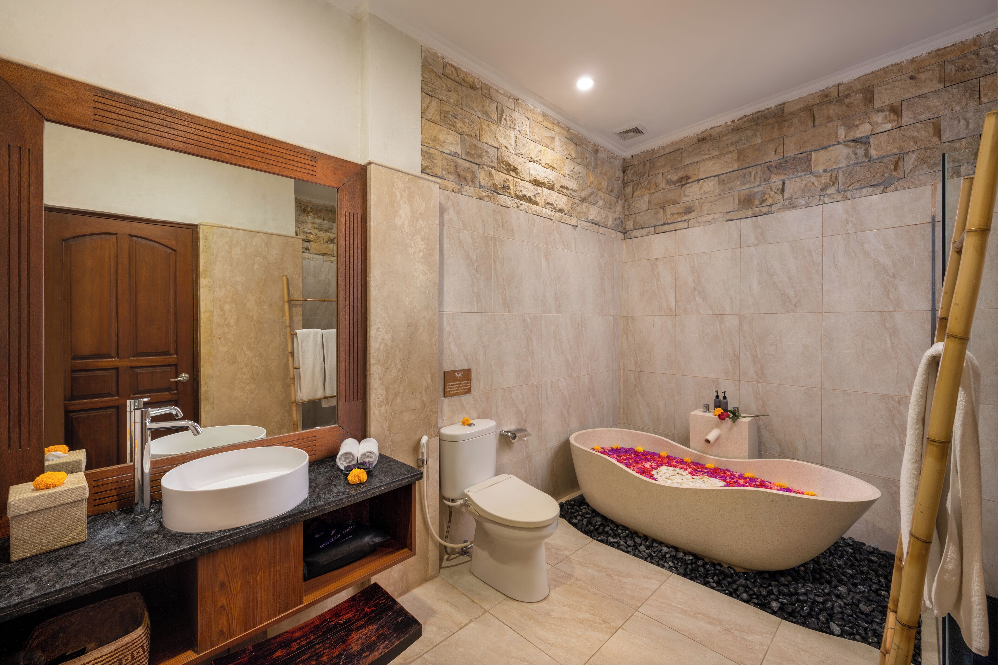 premier villa, 2 bedrooms (with daily afternoon tea) | bathroom | free toiletries, hair dryer, slippers, towels
