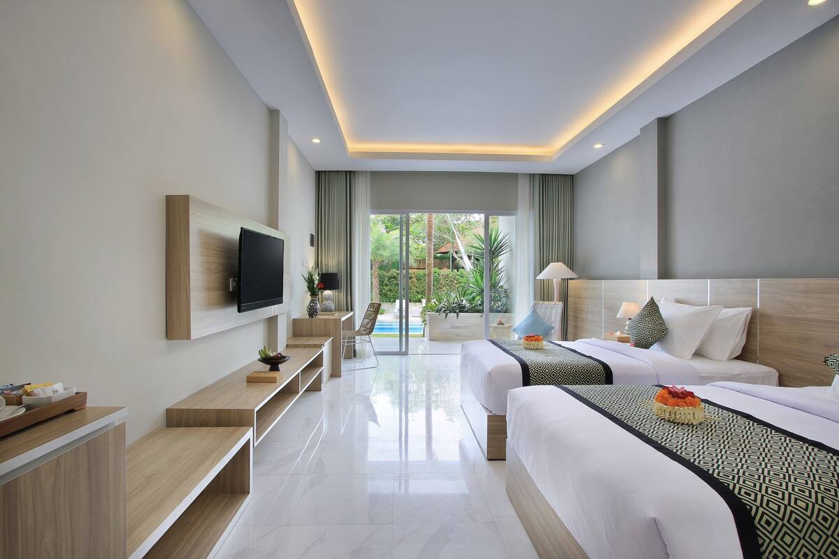 deluxe room pool access (with daily afternoon tea) | 2 bedrooms, minibar, in-room safe, desk