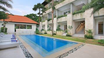 Quarto casal ou duplo luxo, 1 cama King, vista para a piscina | Vista do quarto