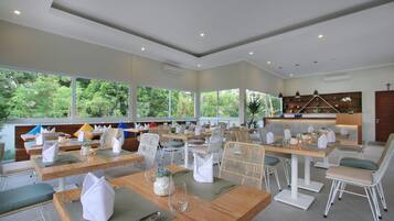 Café da manhã, almoço e jantar