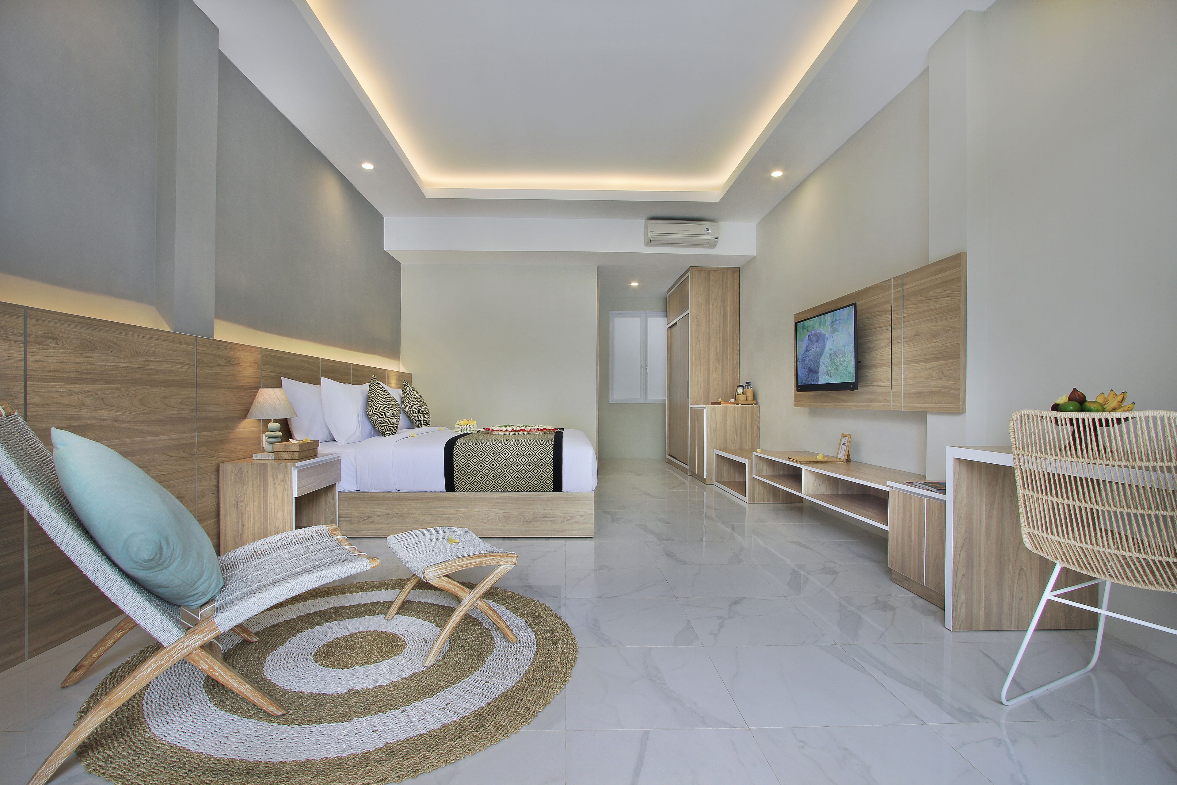 2 bedrooms, minibar, in-room safe, desk