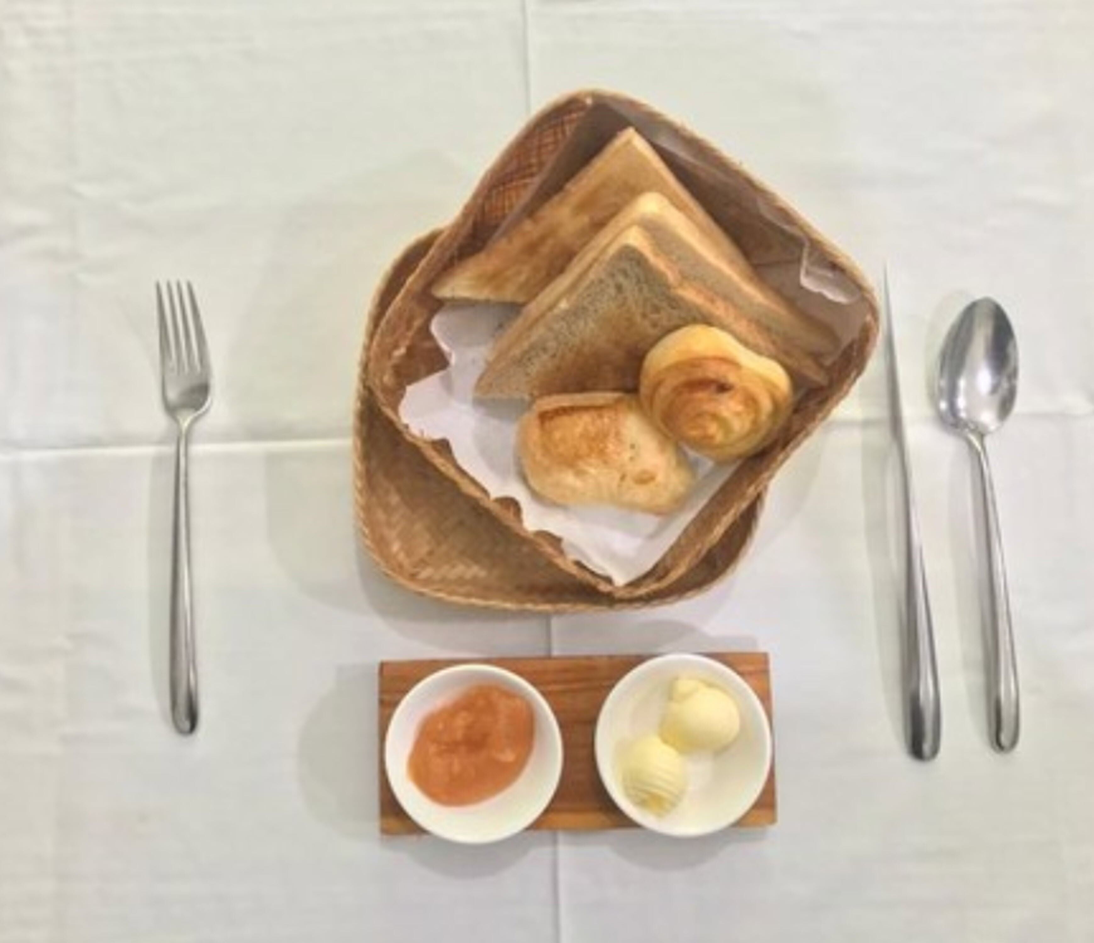 daily continental breakfast (idr 250000 per person)