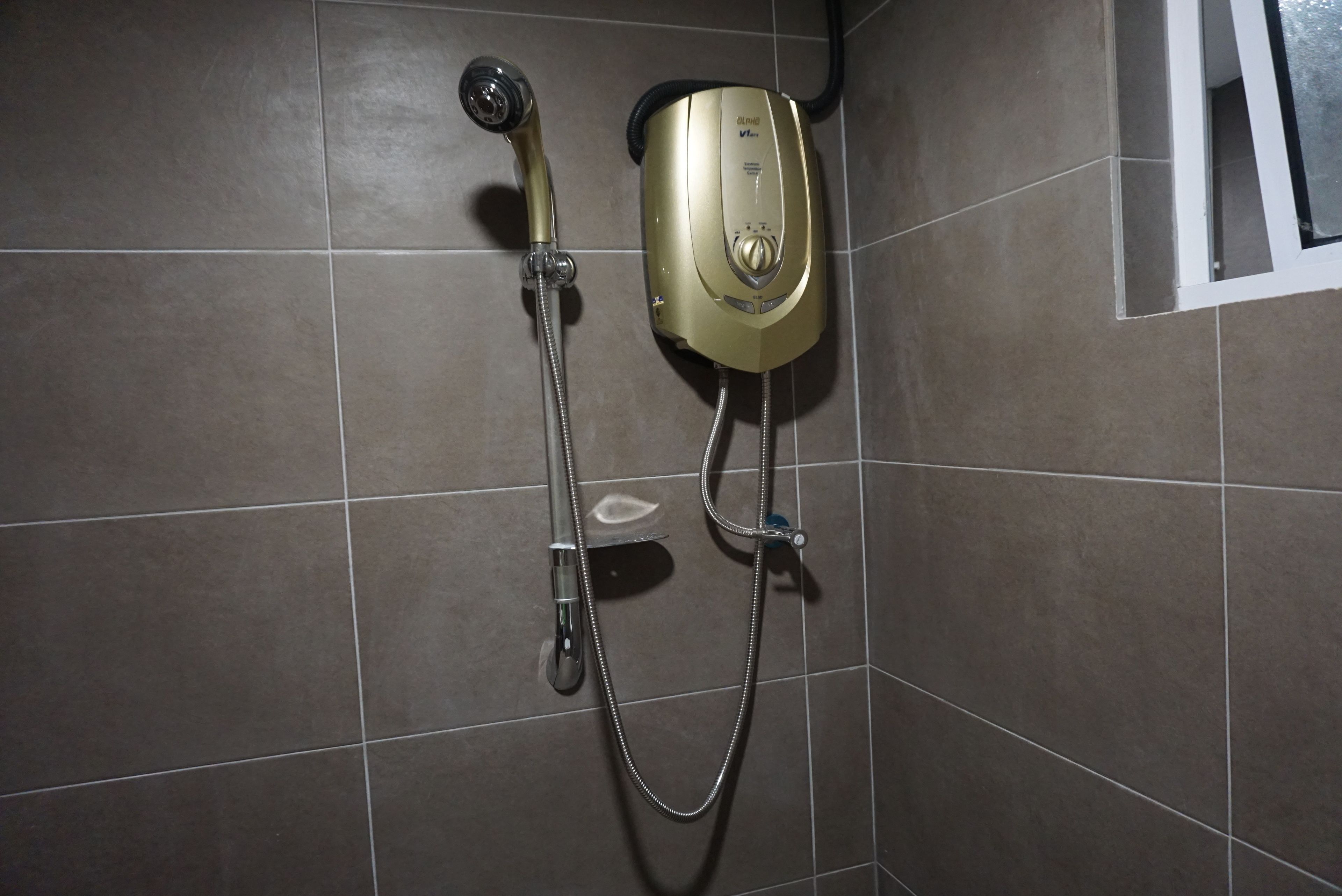 Basic House, 3 Bedrooms | Bathroom shower