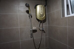 Basic House, 3 Bedrooms | Bathroom shower