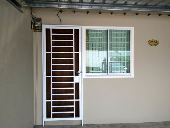 Property entrance - Sakura Bandar Semariang Guest House (Kuching)