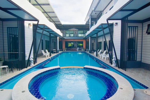 Piscine extérieure