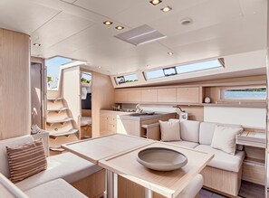 Suite – premium, 3 soverom | Spiseområde på rommet