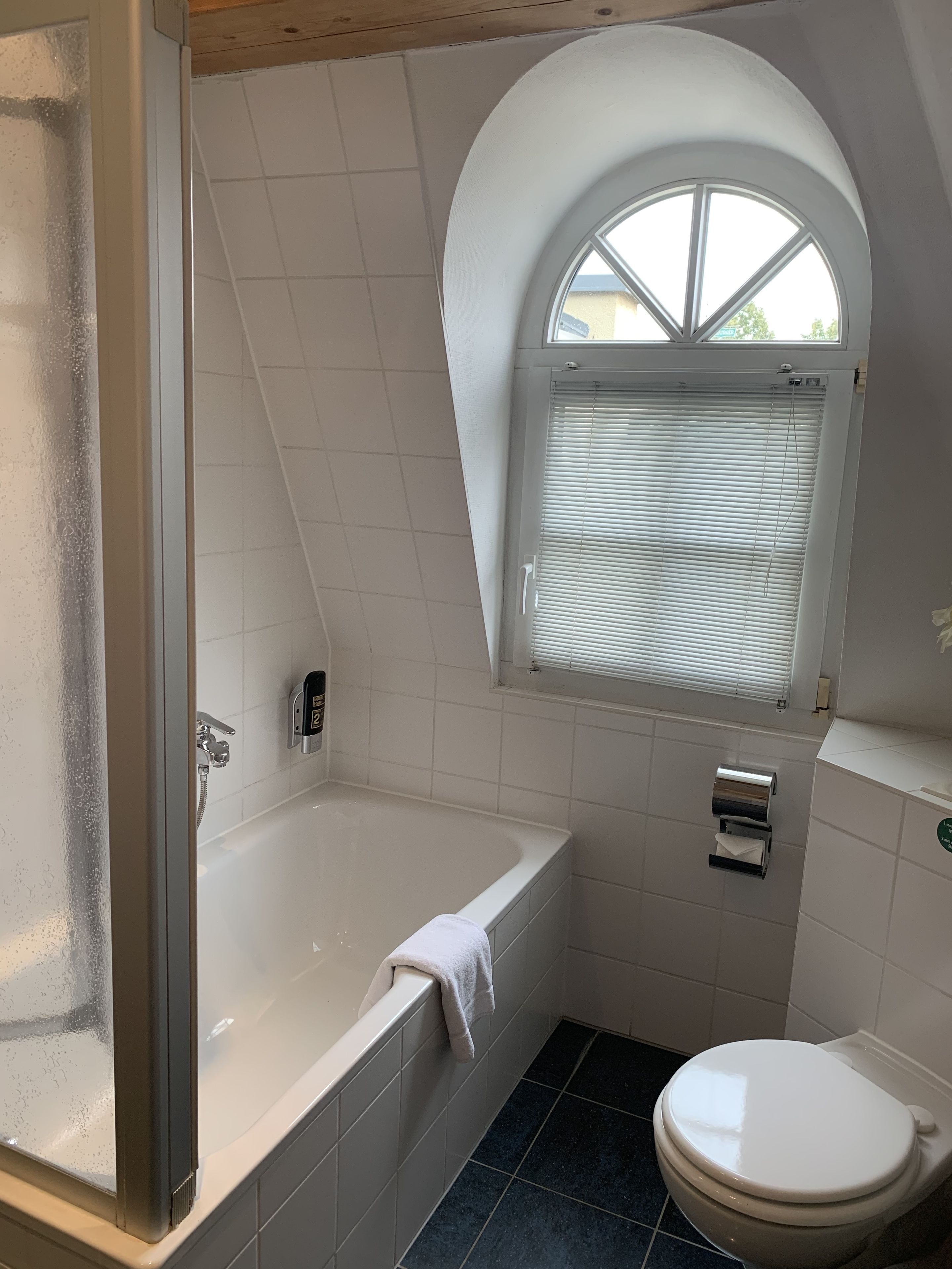 triple room, 1 bedroom | bathroom | free toiletries, hair dryer, towels