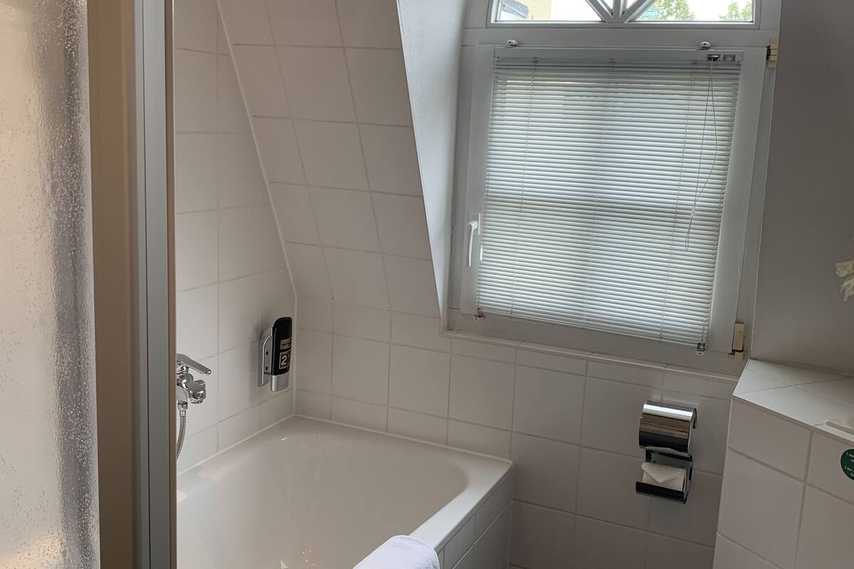 triple room, 1 bedroom | bathroom | free toiletries, hair dryer, towels