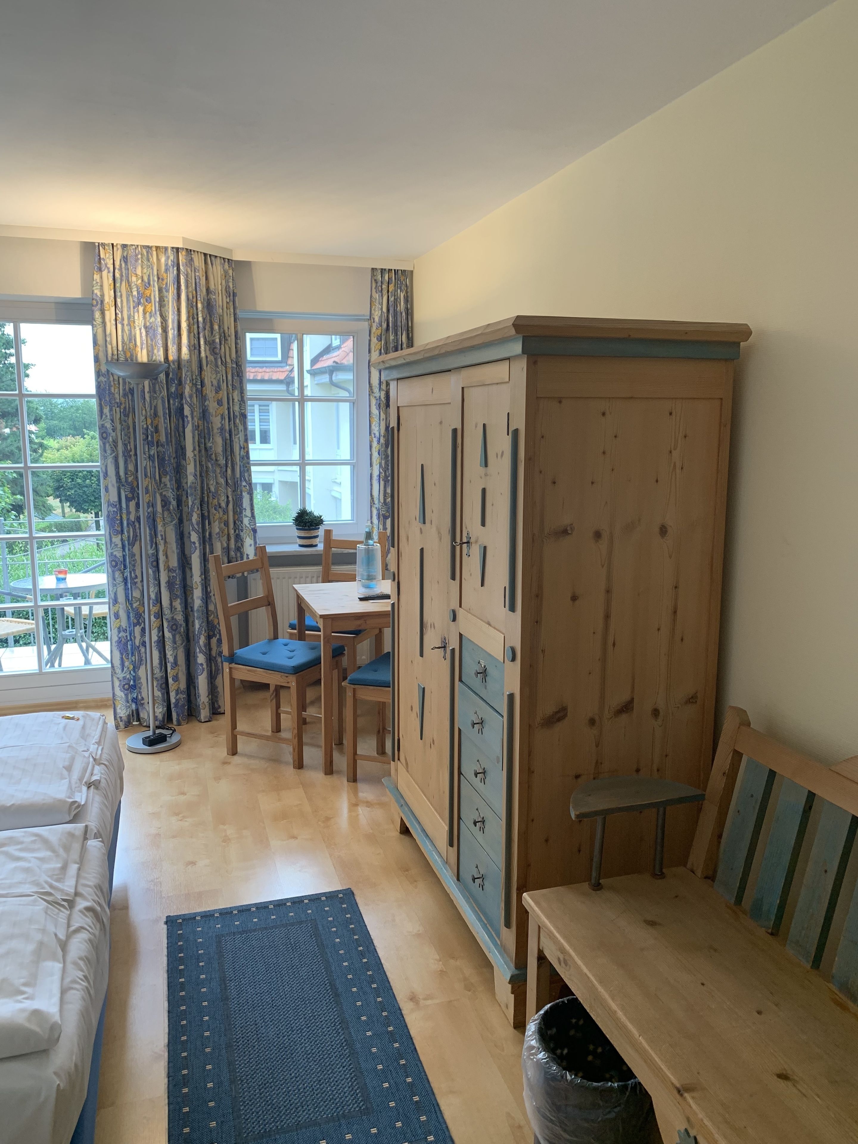 family room | minibar, in-room safe, individually decorated, individually furnished