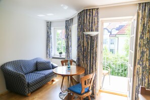 Family Room | Living area | Flat-screen TV