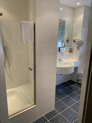 Kostenlose Toilettenartikel, Haartrockner, HandtĂŒcher