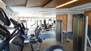 A gym with treadmills, weight machines, and a mirrored wall. - Henry Apt Expo Secc Goft SWPool F11th (Ho Chi Minh City)