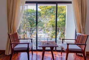 Three-Bedroom Suite | 露台