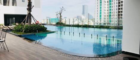 Außenpool, Pool auf dem Dach