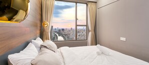 2 bedrooms, in-room safe, desk, iron/ironing board - Henry Studio Luxury 2BR SWPool 17th (Ho Chi Minh City)