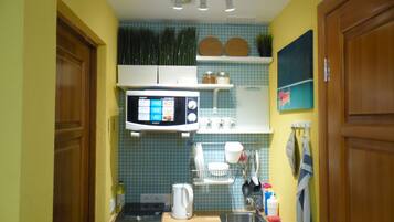 Studio, Kochnische | Eigene Küche | Kühlschrank, Mikrowelle, Wasserkocher mit Kaffee-/Teezubehör