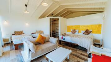 Bungalow (Quadruple) | Skrivebord, mørklægningsgardiner, gratis baby-/barnesenge, sengetøj