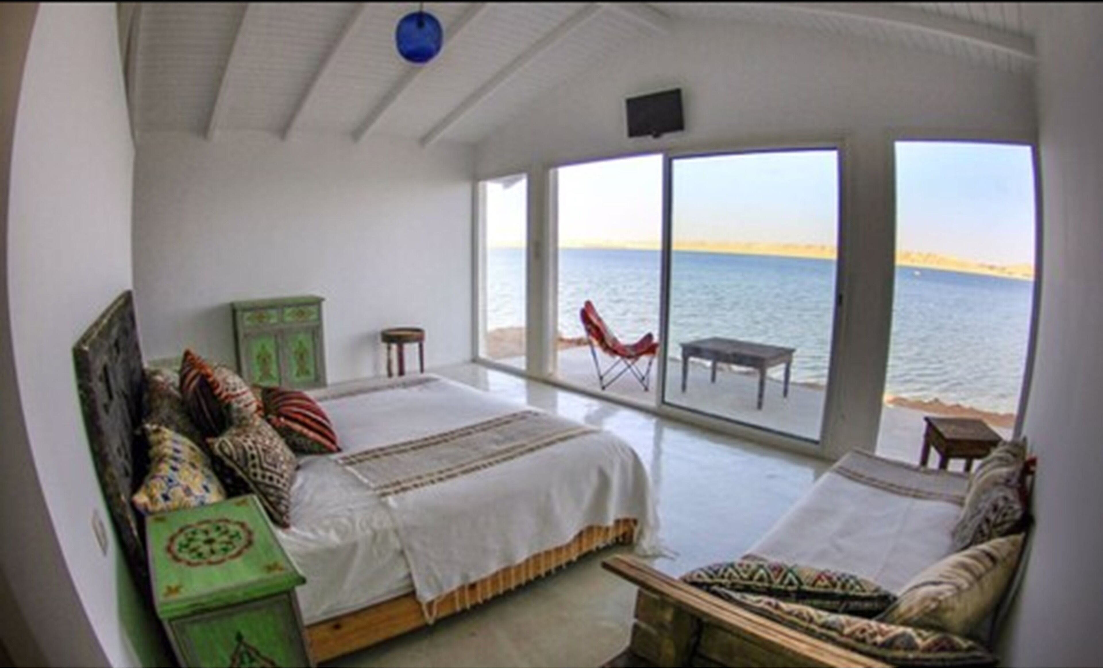 bungalow vip | 1 bedroom, desk, blackout curtains, free cots/infant beds