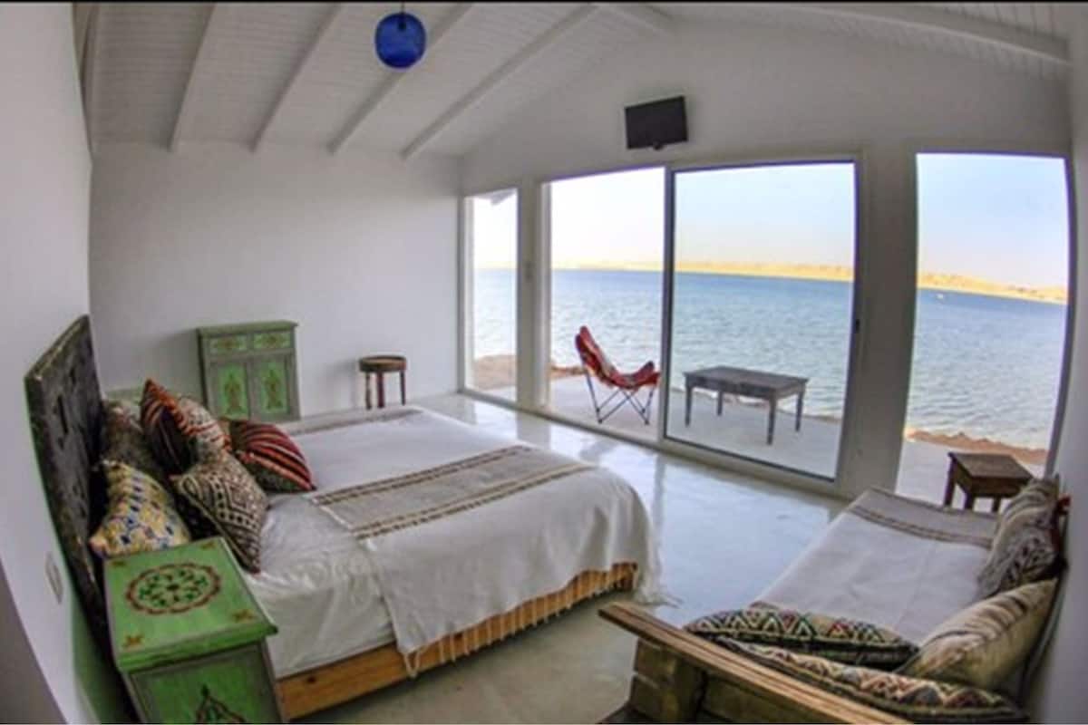 bungalow vip | 1 bedroom, desk, blackout curtains, free cots/infant beds