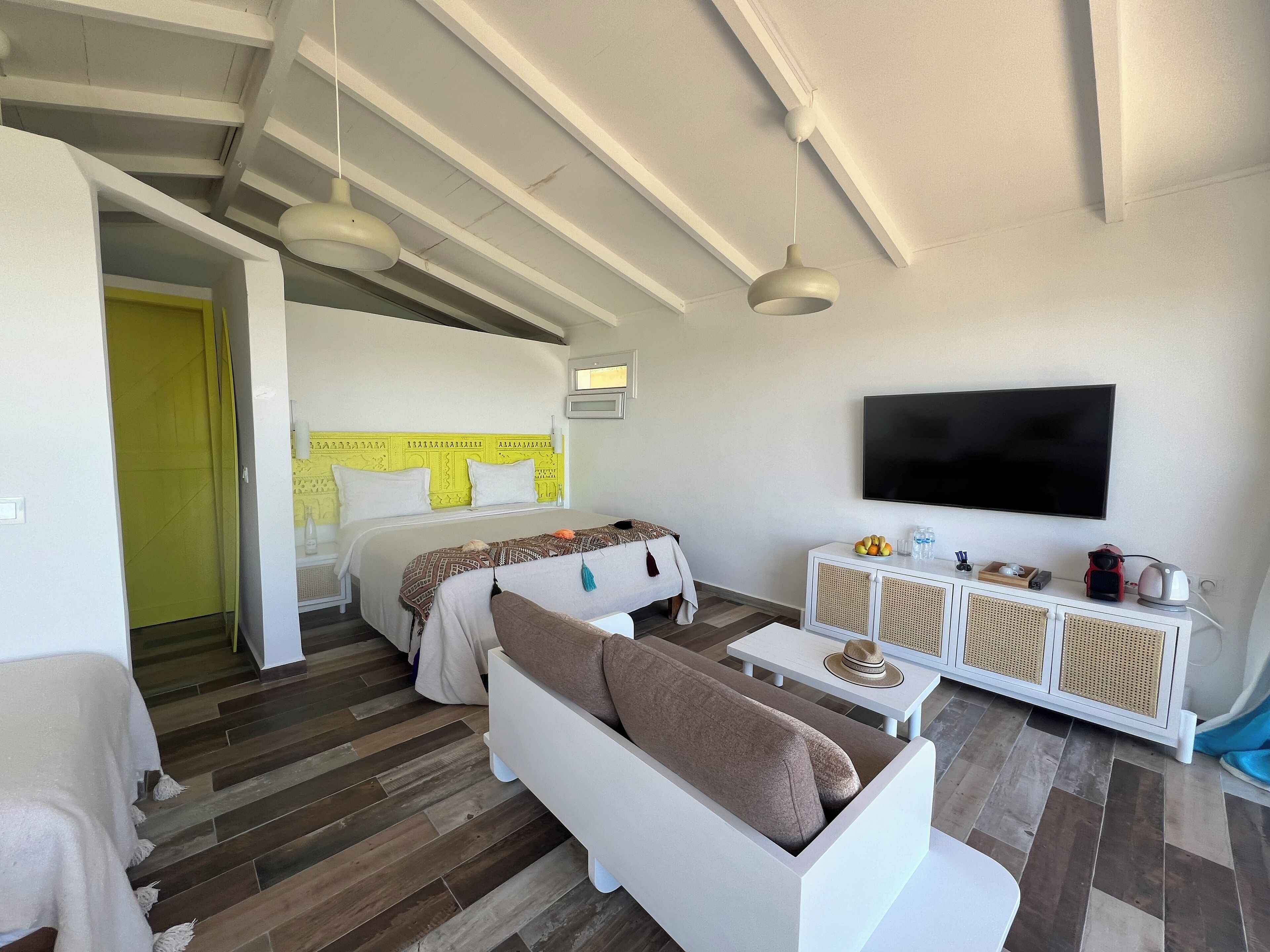 Desk, blackout drapes, free cribs/infant beds, bed sheets