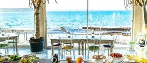 Petit déjeuner buffet compris tous les jours