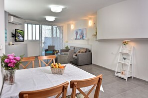 Luxury Suite, Jetted Tub, Pool View | In-room dining - Luxury Suite with Jaccuzzi & Pool (Tiberias)