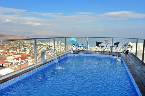 Luxury Suite with Jaccuzzi & Pool