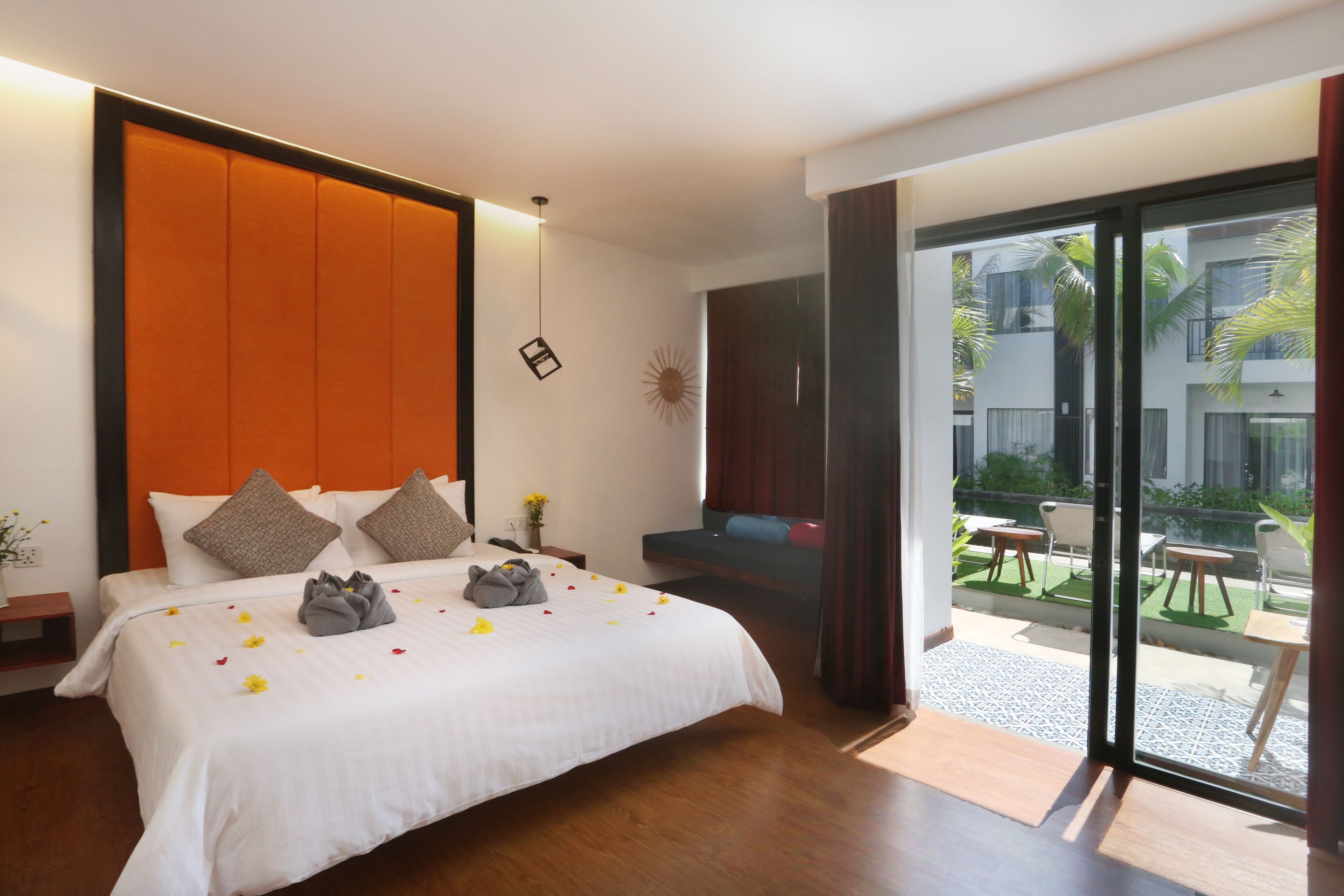 studio double room, balcony, pool view - free bus station pick up | balcony view