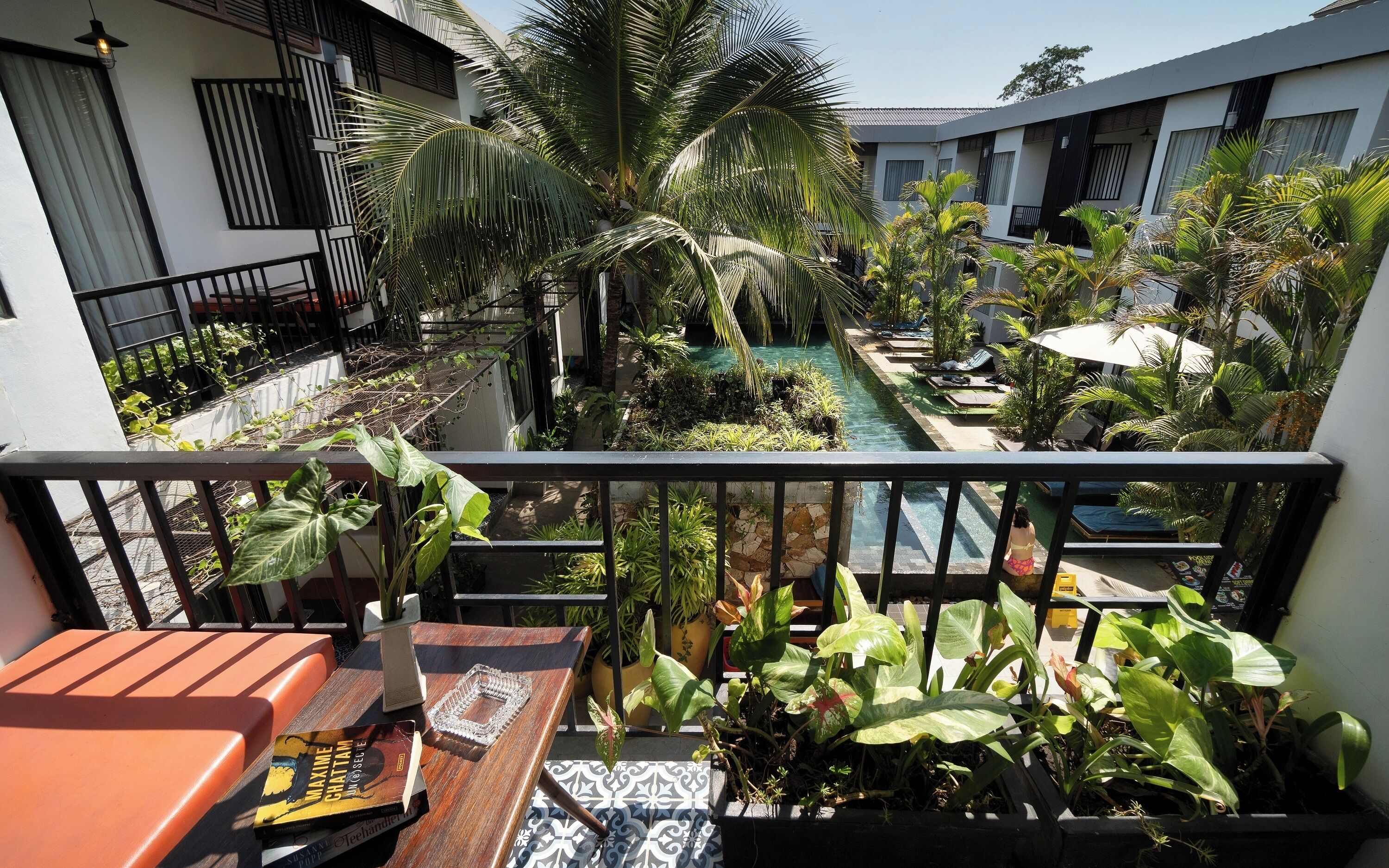 Super Family Deluxe With Balcony Pool View - Free Bus Station Pick Up | Balcón