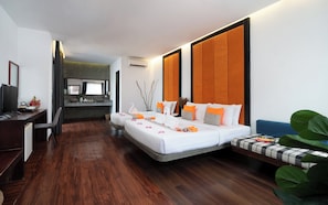 Deluxe Family Room, Balcony, Pool View - Free Bus Station Pick up | Room amenity
