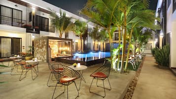 Outdoor pool, pool umbrellas, sun loungers
