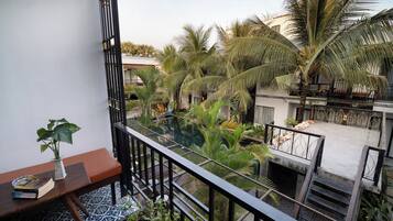 Suite Familiale, balcon, vue piscine (Free Bus Station Pick Up) | Vue depuis le balcon