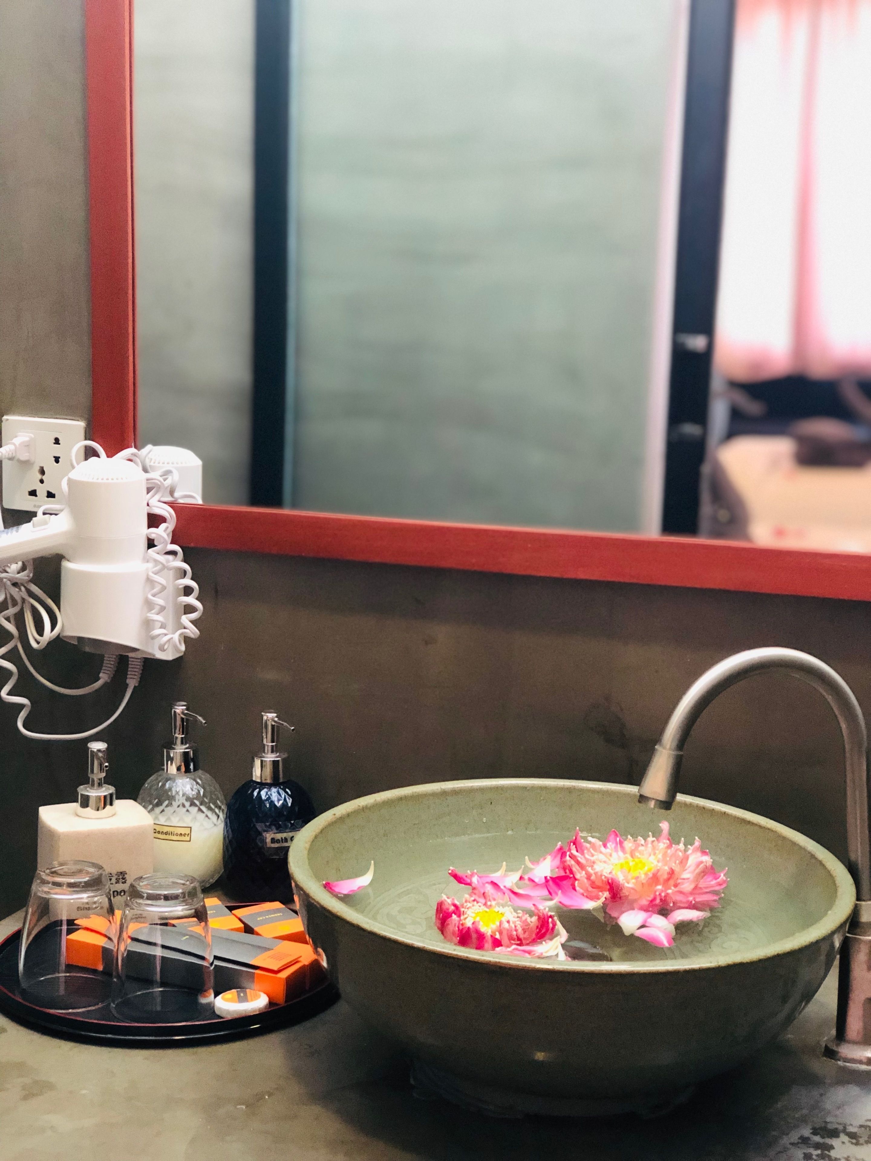 1 bedroom, down duvets, minibar, in-room safe